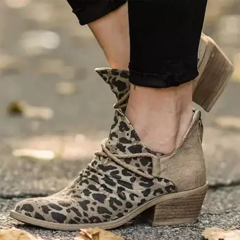 Модные женские короткие ботинки с леопардовым принтом, острым носком и квадратным каблуком